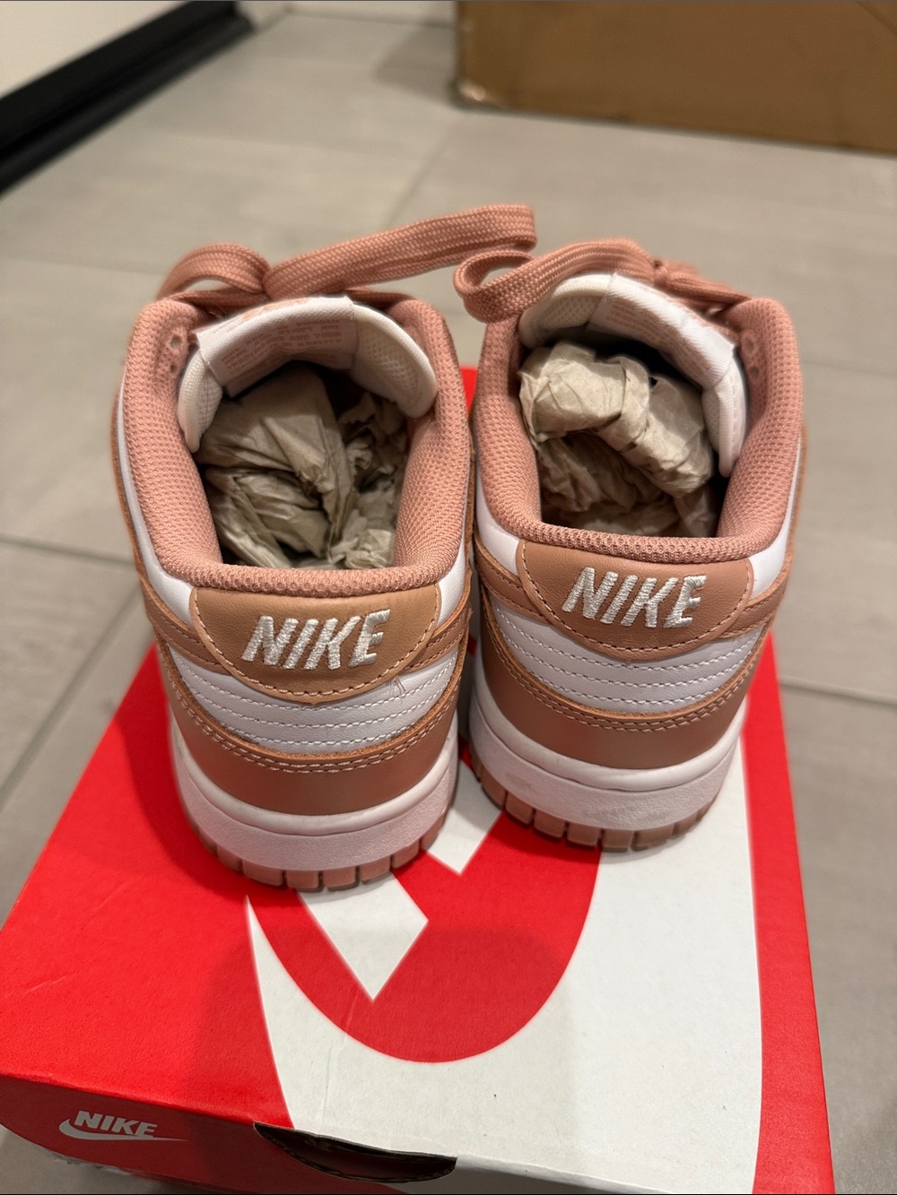 Nike Dunk Low-Top Sneakers in Blush Pink and White Rose Whisper 6.5 Womens - Picture 4 of 8